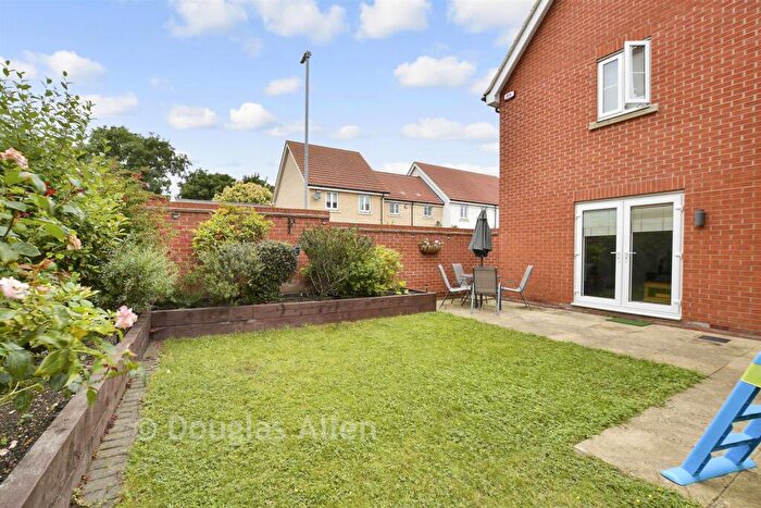 3 Bedroom Detached House For Sale In Montague Street, Basildon, Essex, SS14