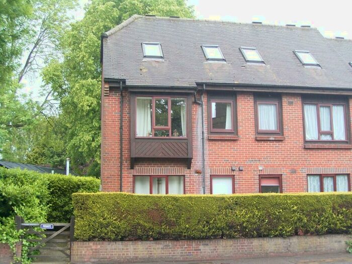 1 Bedroom Ground Maisonette To Rent In Chapel Court, Hungerford, Berkshire, ., RG17