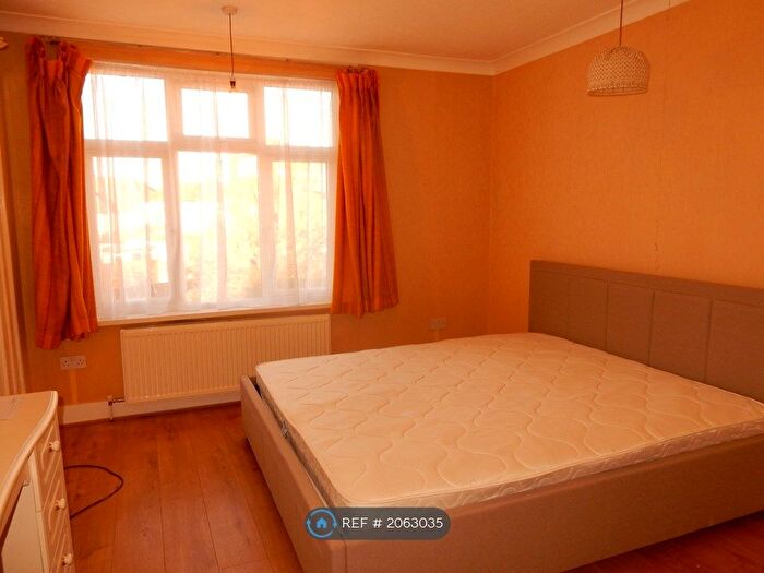 3 Bedroom Semi-Detached House To Rent In Clarendon Gardens, Wembley, HA9