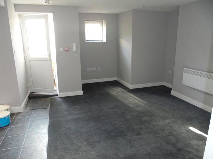 1 Bedroom Flat To Rent In Cross Green Lane, Halton, Leeds, LS15