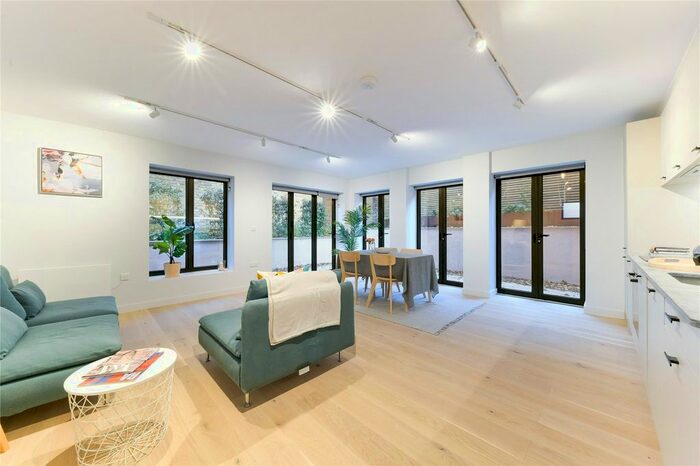 2 Bedroom Flat To Rent In Marischal Road, London, SE13