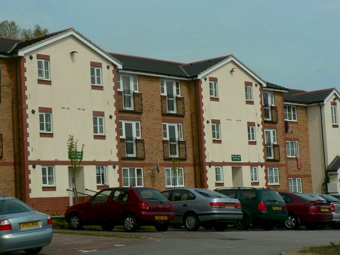 Flat To Rent In Dunstable Road, LU4