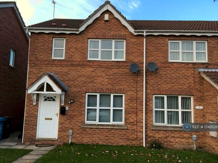 3 Bedroom Semi-Detached House To Rent In Mast Drive, Hull, HU9