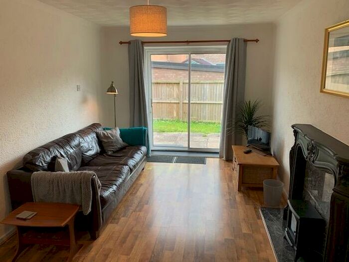 1 Bedroom Semi-Detached Bungalow To Rent In Lapwing Close, Penarth, CF64