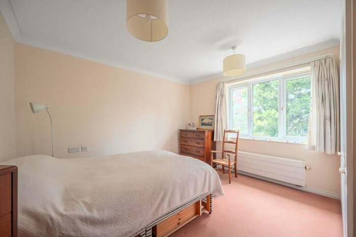 1 Bedroom Flat For Sale In Langstone Way, Mill Hill East, London, NW7