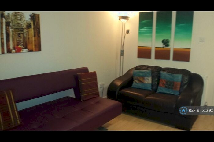 1 Bedroom Flat To Rent In Stovell Road, Windsor, SL4