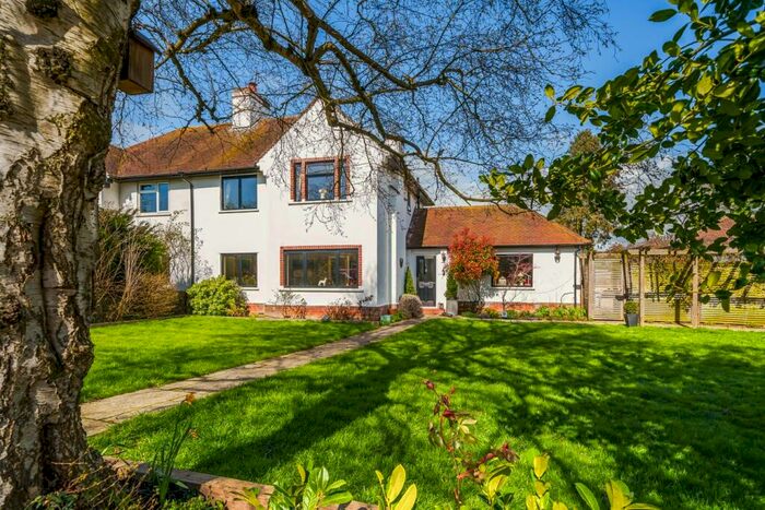 3 Bedroom Semi-Detached House To Rent In Bearton Green, Hitchin, SG5