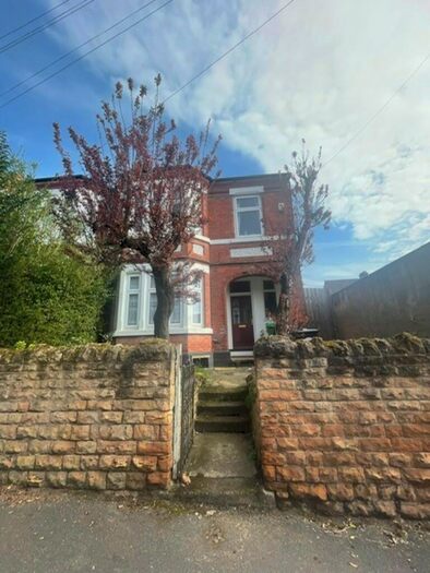 4 Bedroom Semi-Detached House To Rent In Premier Road, Nottingham, NG7
