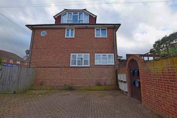 2 Bedroom Flat To Rent In Norreys Road, Gillingham, ME8