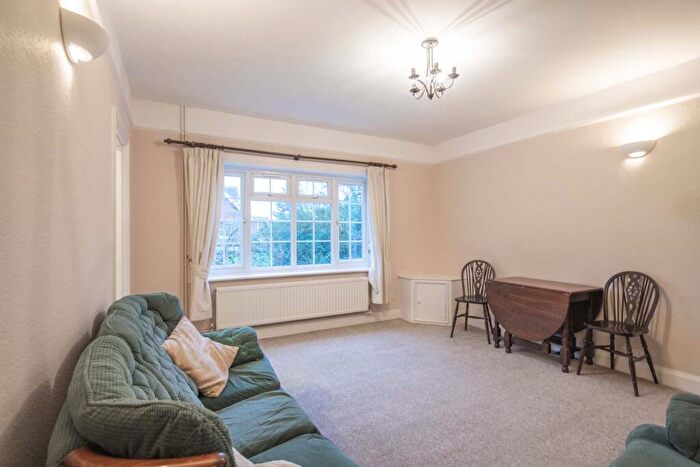2 Bedroom Flat To Rent In Riverside Flat, Goring On Thames, RG8