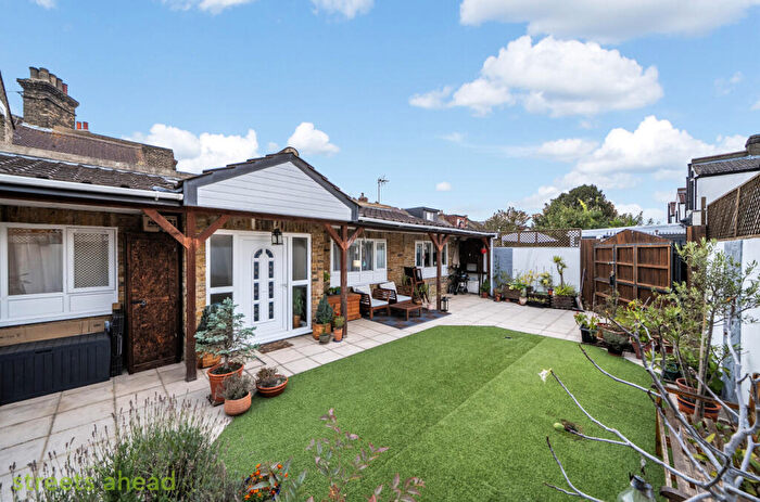 2 Bedroom Bungalow For Sale In Sutherland Road, Croydon, CR0