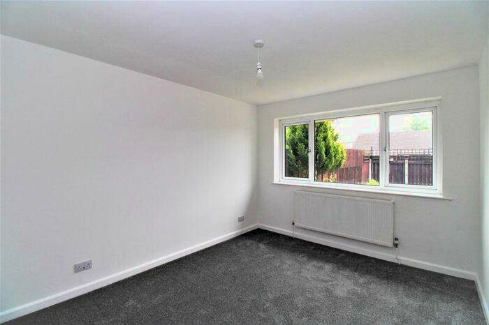 2 Bedroom Semi-Detached Bungalow For Sale In Wensleydale, Hull, HU7