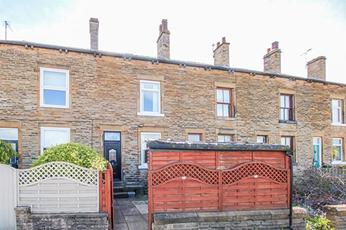 4 Bedroom Terraced House For Sale In Temple View, Lofthouse, Wakefield, WF3