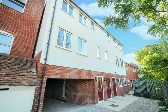 2 Bedroom End Of Terrace House To Rent In Newbury, Berkshire, RG14