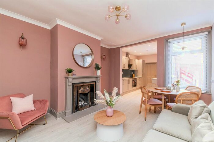 2 Bedroom Flat To Rent In Warwick Street, Heaton, Newcastle Upon Tyne, NE6