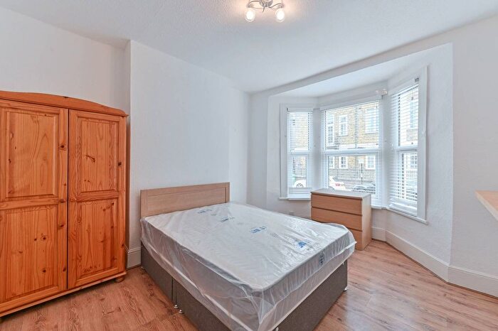 5 Bedroom Property To Rent In Ferndale Road, Clapham North, London, SW4