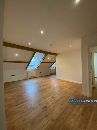 1 Bedroom Flat To Rent In King Street, Carmarthen, SA31