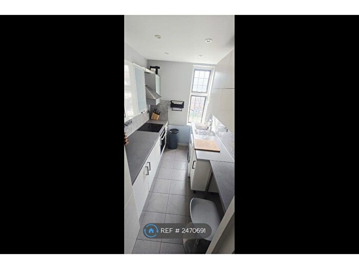 2 Bedroom Flat To Rent In Addiscombe Road, Croydon, CR0