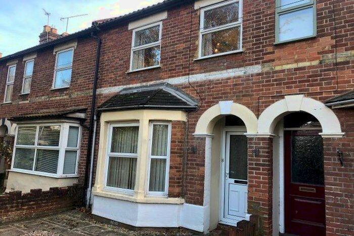 3 Bedroom Property To Rent In Coronation Villas, Aylesbury, HP21