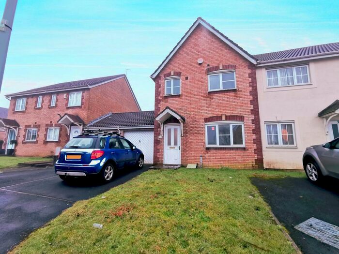 3 Bedroom House To Rent In Cwrt Lafant. Llansamlet, SA7