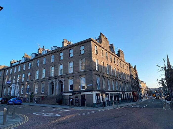 3 Bedroom Flat To Rent In South Tay Street, Attic Flat, DD1