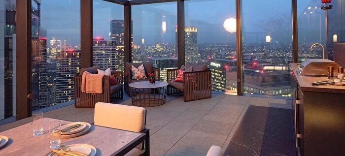 2 Bedroom Flat To Rent In Marsh Wall, London, E14