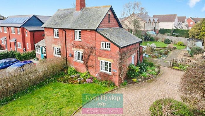 3 Bedroom Semi-Detached House For Sale In Broadclyst, Exeter, EX5