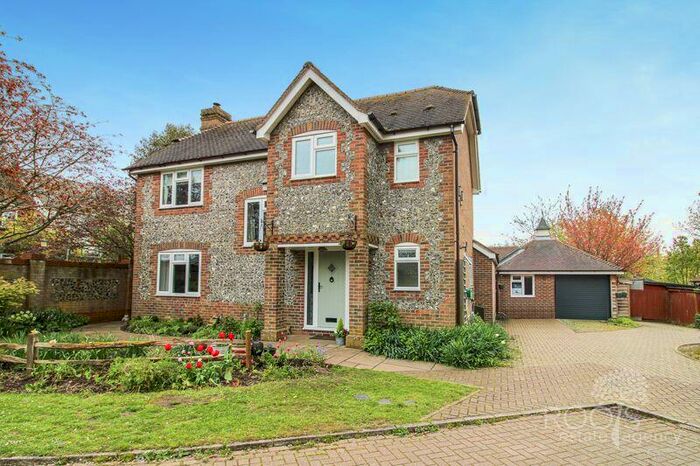 4 Bedroom Detached House For Sale In Saxons Acre, Brightwalton, RG20