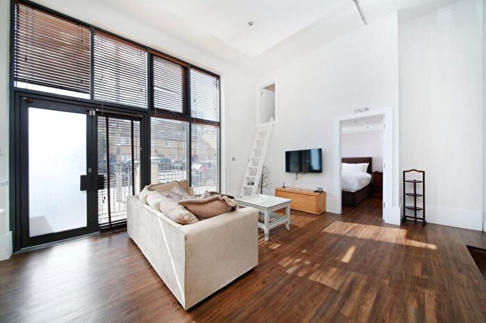 2 Bedroom Maisonette For Sale In Gwynne Road, Battersea Park, SW11
