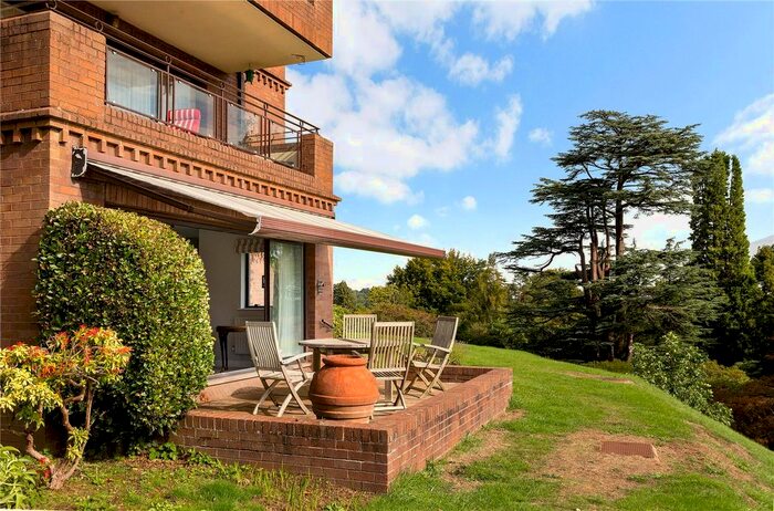 2 Bedroom Flat For Sale In Cedar Lodge, Lythe Hill Park, Haslemere, GU27
