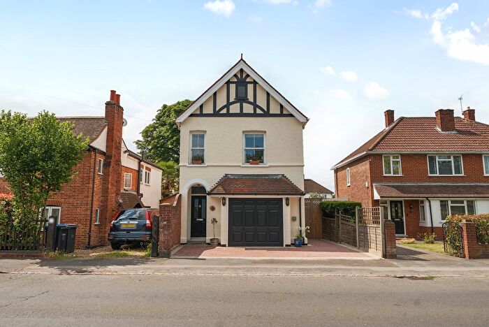 4 Bedroom Detached House For Sale In Bridge Road, Chertsey, KT16