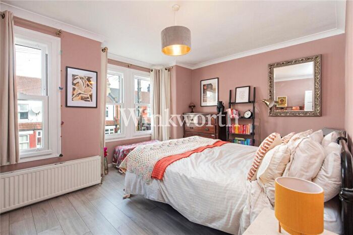 3 Bedroom End Of Terrace House For Sale In Seymour Avenue, London, N17