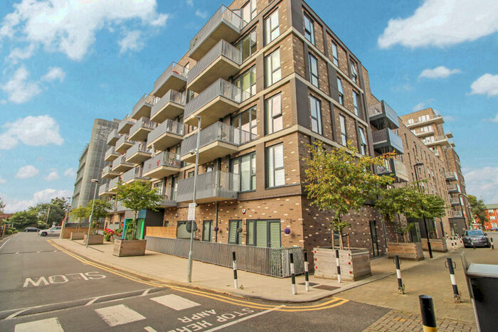 1 Bedroom Flat To Rent In Crossways, Windsor Road, Slough, SL1