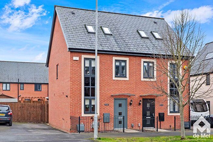 3 Bedroom Semi Detached House For Sale In Sapphire Road, Bishops Cleeve, GL52