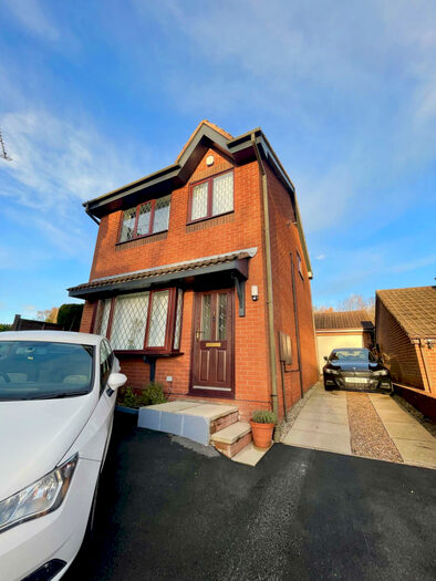 3 Bedroom Detached House To Rent In Haven Mount, Leeds, West Yorkshire, LS16