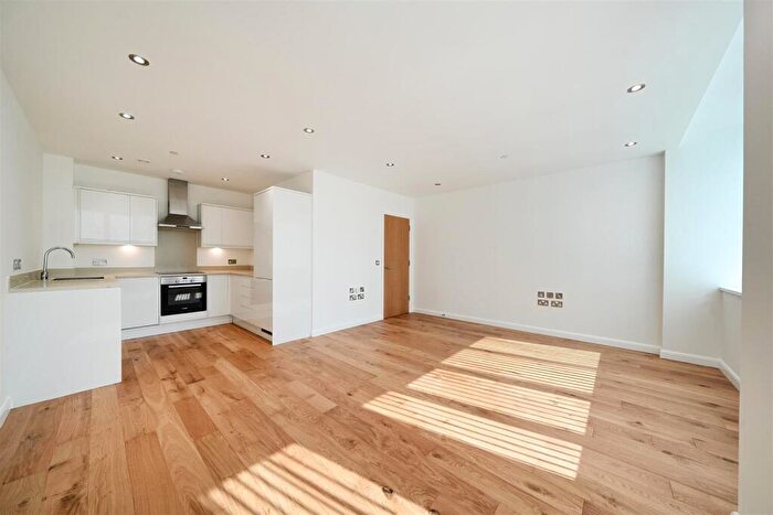 2 Bedroom Flat To Rent In Emerald House, Lansdowne Road, Croydon, CR0