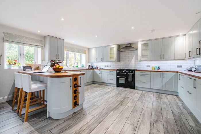 5 Bedroom Detached House For Sale In Gloucester Road, Almondsbury, BS32