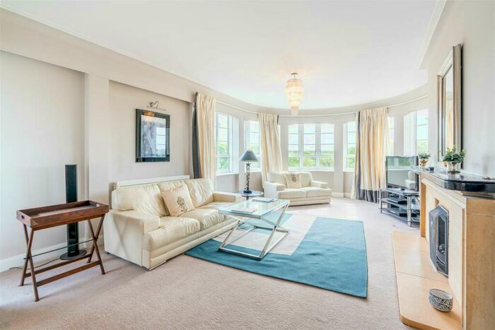 3 Bedroom Apartment To Rent In Moor Court, Gosforth, NE3