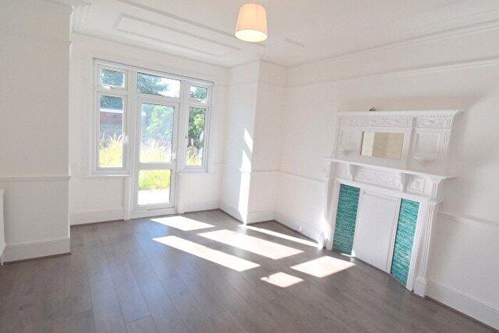 5 Bedroom Property To Rent In Warwick Road, London, N11