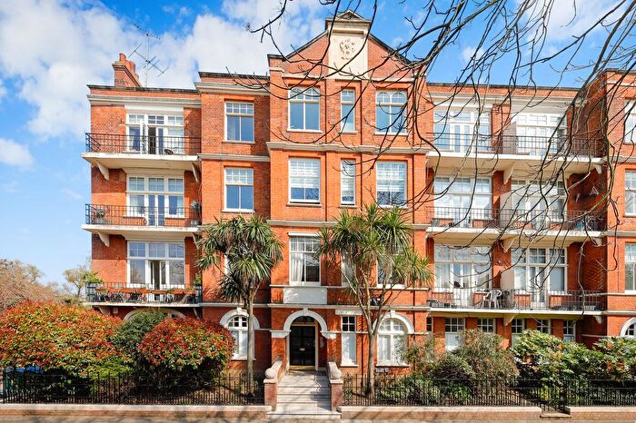 3 Bedroom Property For Sale In Willoughby Road, Twickenham, TW1