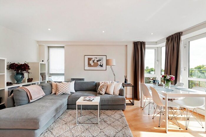 2 Bedroom Flat To Rent In Chiswick High Road, Chiswick, London, W4