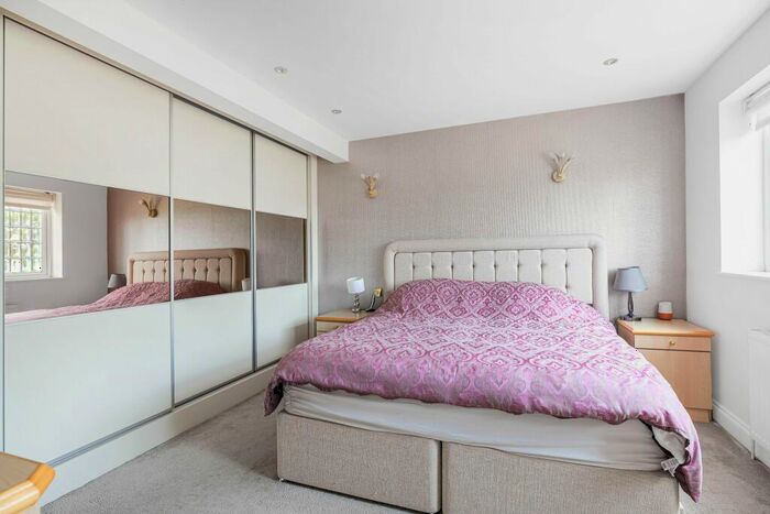 6 Bedroom Detached House For Sale In Mountway, Potters Bar, EN6