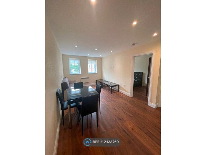 1 Bedroom Flat To Rent In The Mall, London, W5