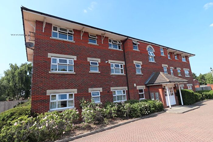 2 Bedroom Flat To Rent In Burns Close, Billericay, CM11
