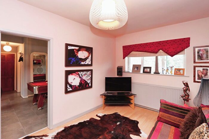 3 Bedroom End Of Terrace House For Sale In Leighton Place, Sheffield, South Yorkshire, S14