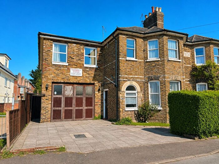 1 Bedroom Flat To Rent In Queens Road, Egham, Surrey, TW20