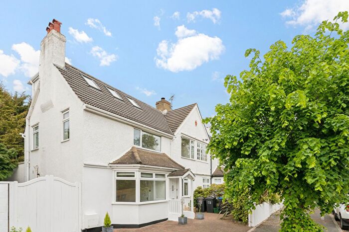 4 Bedroom Semi-Detached House For Sale In Rural Way, London, SW16