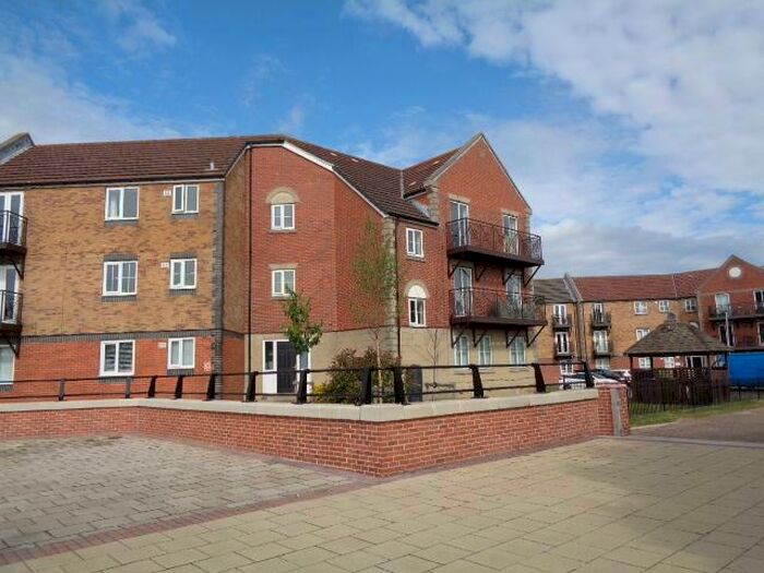 2 Bedroom Flat To Rent In Lancelot Court, Hull, HU9