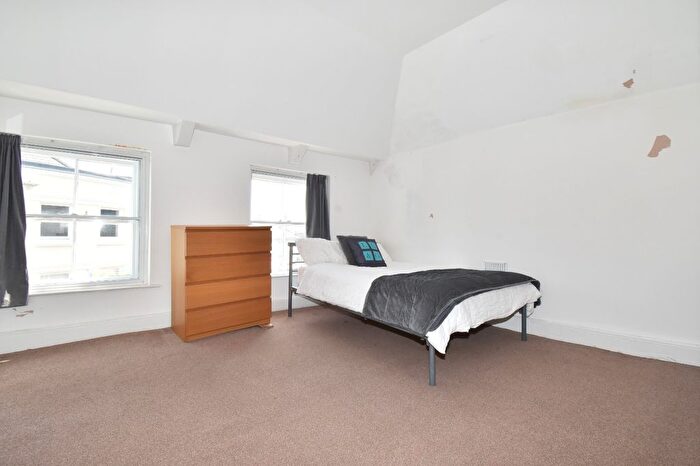 1 Bedroom Flat To Rent In Church Street, Falmouth, TR11