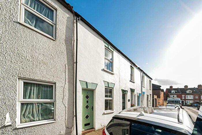 2 Bedroom Terraced House To Rent In South Street, Salisbury, SP2